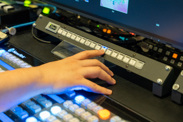 スタジオサブのオペレーション卓の様子